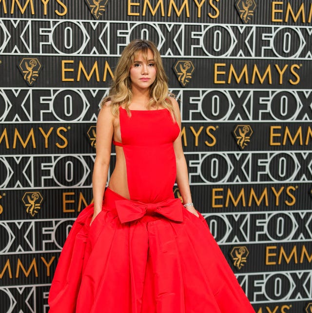 Suki Waterhouse's Whimsical Valentino Look: Grandma Chic Suki Waterhouse's Whimsical Valentino Look: Grandma Chic