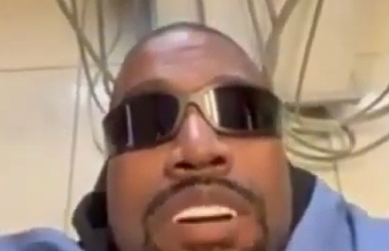 Super Bowl Snub: Kanye West Points Finger At Taylor Swift Super Bowl Snub: Kanye West Points Finger At Taylor Swift