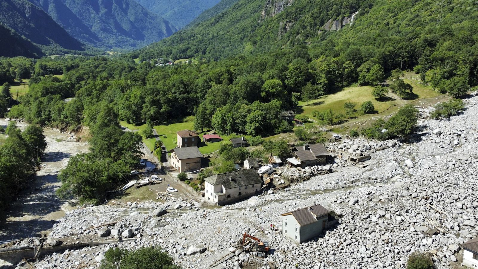 Swiss Alps Landslide: Urgent Livestock Evacuation Underway Swiss Alps Landslide: Urgent Livestock Evacuation Underway