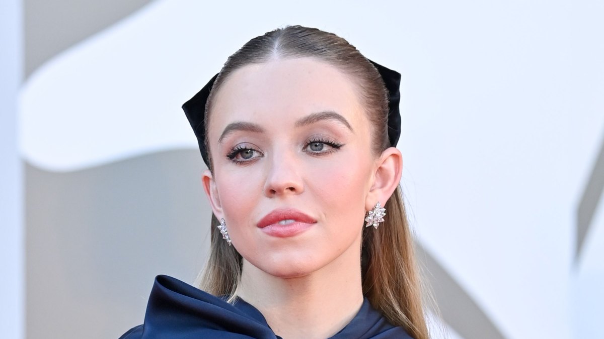 Sydney Sweeney And Jonathan Davino: Spotted Together Amid Breakup Rumors Sydney Sweeney And Jonathan Davino: Spotted Together Amid Breakup Rumors