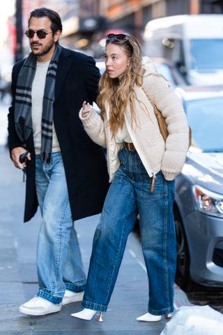 Sydney Sweeney Sings Post-Split Karaoke: A Breakup Anthem Sydney Sweeney Sings Post-Split Karaoke: A Breakup Anthem