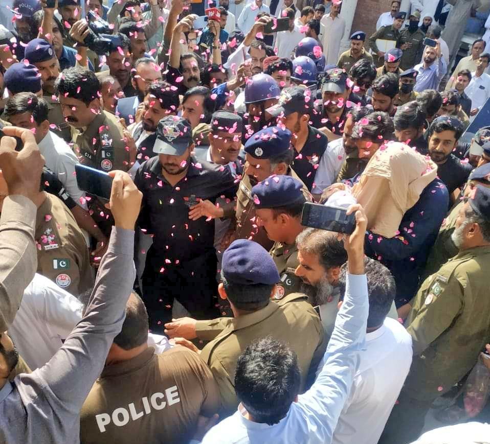 ٹام کروز کی ڈیٹنگ لائف: حال ہی میں کونسی اداکارہ ان کے ساتھ نظر آئی؟ ٹام کروز کی ڈیٹنگ لائف: حال ہی میں کونسی اداکارہ ان کے ساتھ نظر آئی؟