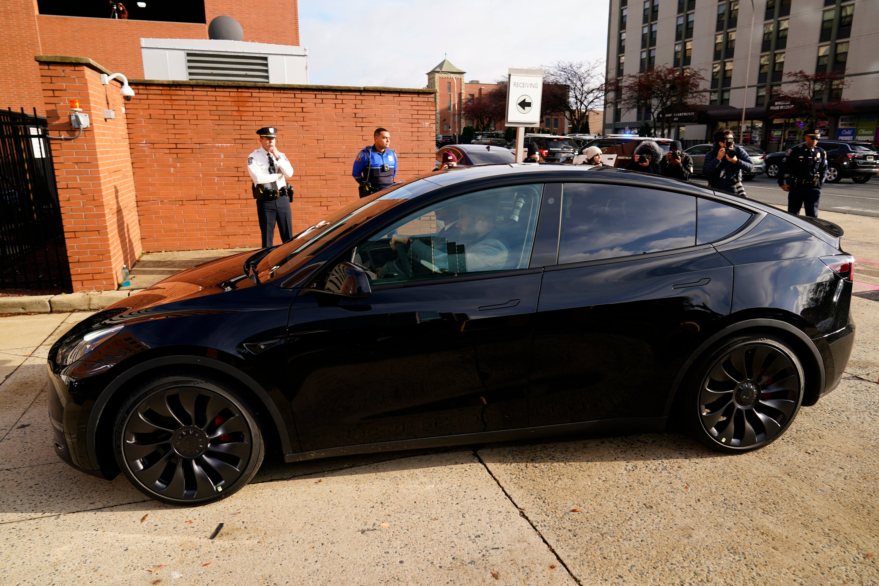 Tesla's Strategy To Counter Shareholder Lawsuits Over Musk's Compensation Tesla's Strategy To Counter Shareholder Lawsuits Over Musk's Compensation
