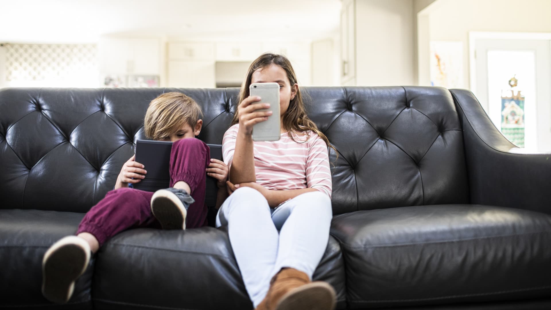 Texas House Bill Aims To Restrict Minors' Social Media Access Texas House Bill Aims To Restrict Minors' Social Media Access
