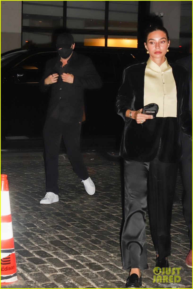 The Bradley Cooper-Leonardo DiCaprio Friendship: The Gigi Hadid Factor The Bradley Cooper-Leonardo DiCaprio Friendship: The Gigi Hadid Factor