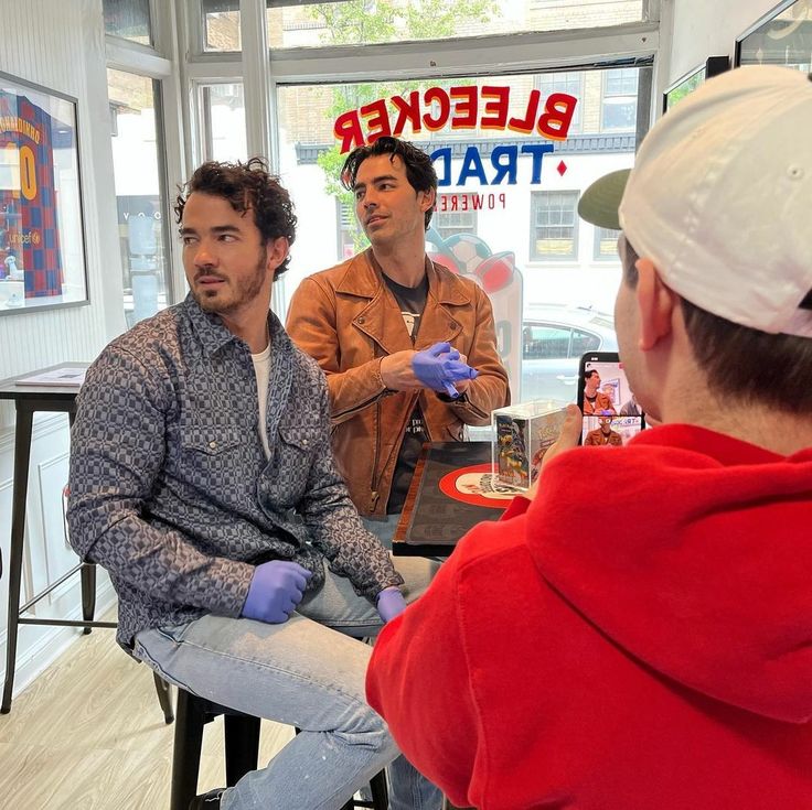 The Jonas Brothers' Joe And The Couple's Unexpected Argument The Jonas Brothers' Joe And The Couple's Unexpected Argument