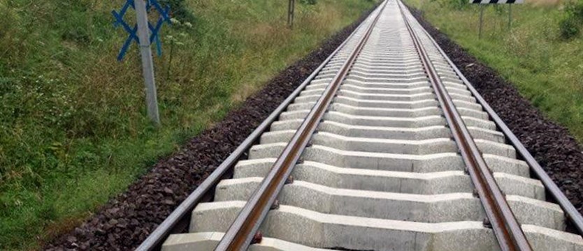 Tragedia Na Przejeździe Kolejowym: Pięcioosobowa Rodzina Nie Żyje, A Sprawcy Unikają Odpowiedzialności Tragedia Na Przejeździe Kolejowym: Pięcioosobowa Rodzina Nie Żyje, A Sprawcy Unikają Odpowiedzialności