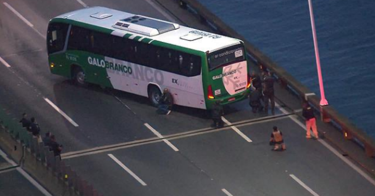 Tragédia: Ônibus Universitário Envolvido Em Acidente Tragédia: Ônibus Universitário Envolvido Em Acidente
