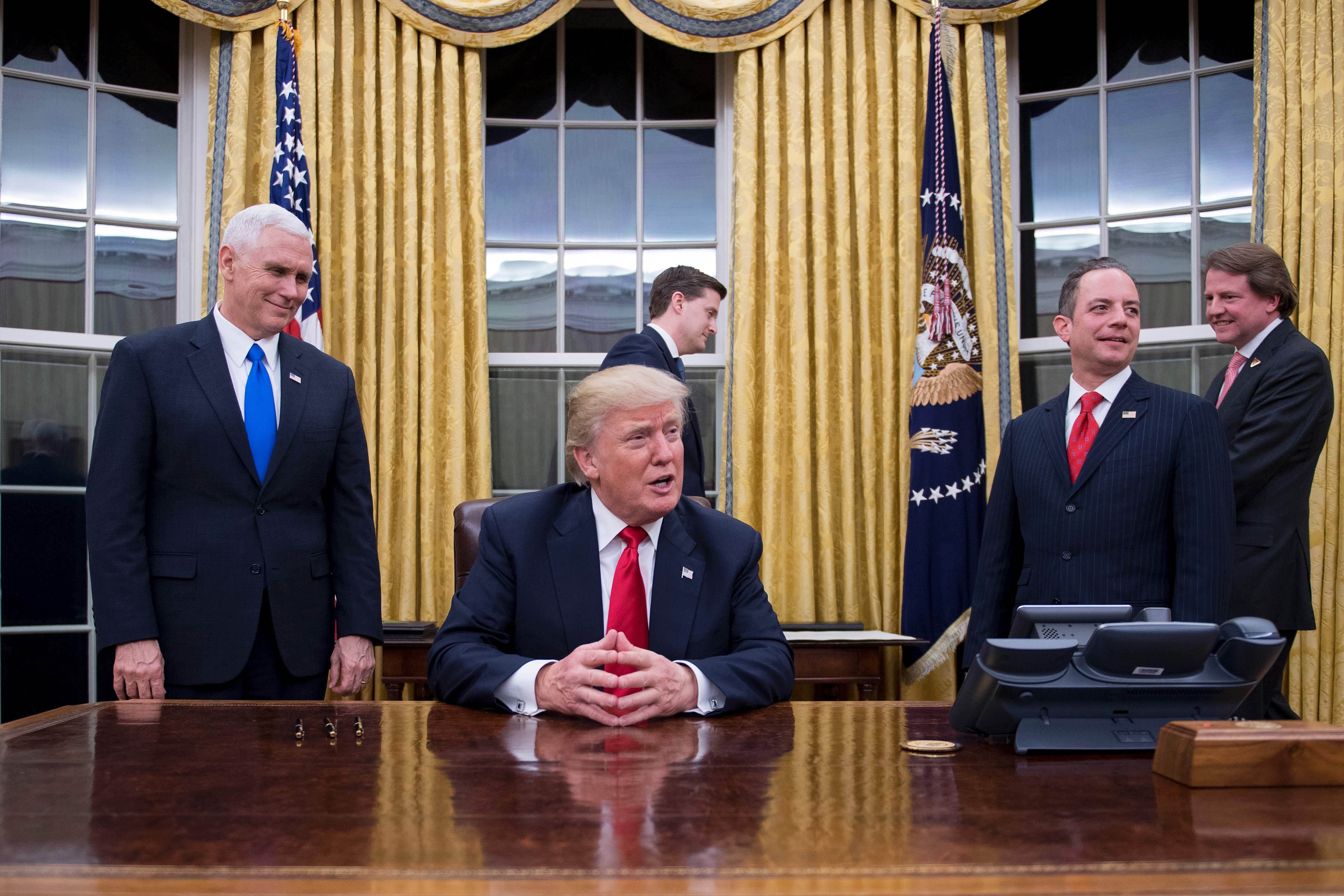 Trump's Oval Office Meeting With Musk:  A Friday Announcement