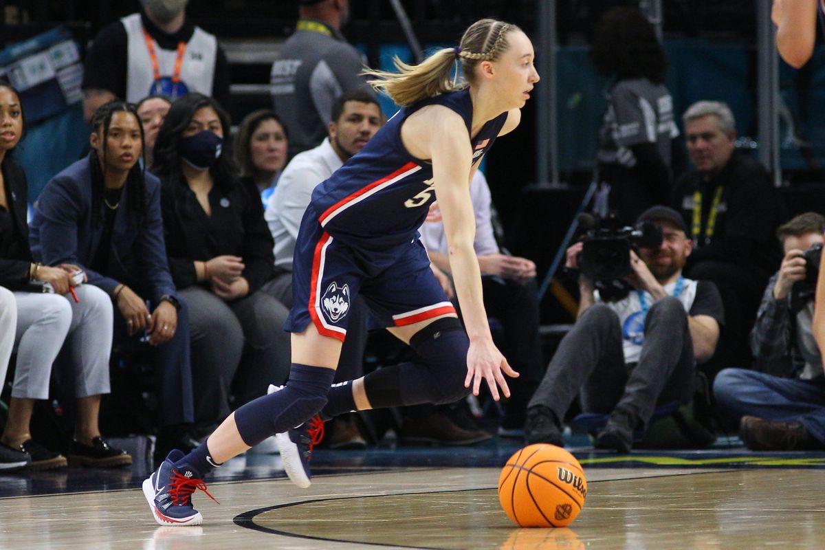 UConn's Paige Bueckers Receives Huskies Of Honor Award UConn's Paige Bueckers Receives Huskies Of Honor Award