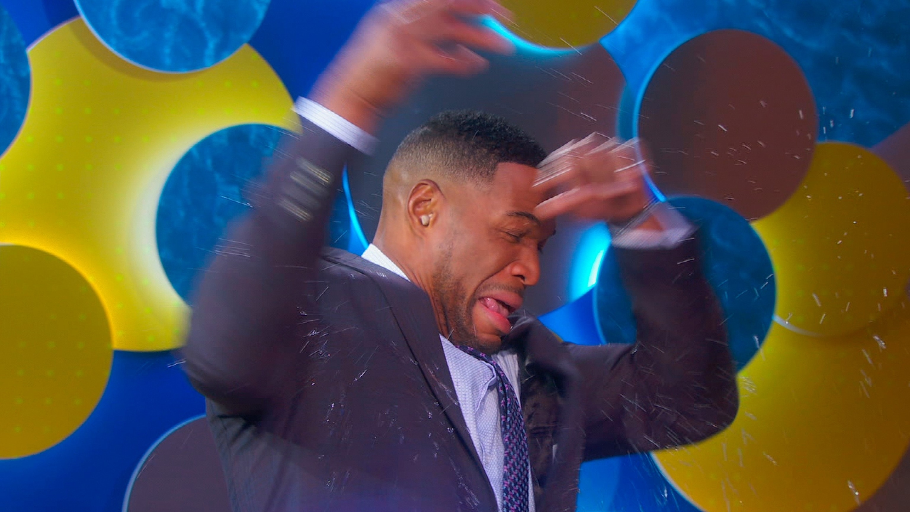 Unexpected Splash: Susan Lucci And Michael Strahan's Water Fun Unexpected Splash: Susan Lucci And Michael Strahan's Water Fun