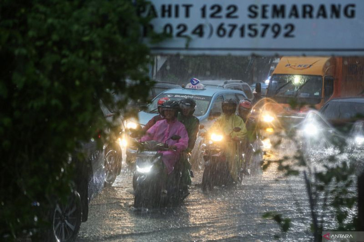 Update Prakiraan Cuaca Jawa Tengah: Hujan (23/4) Update Prakiraan Cuaca Jawa Tengah: Hujan (23/4)