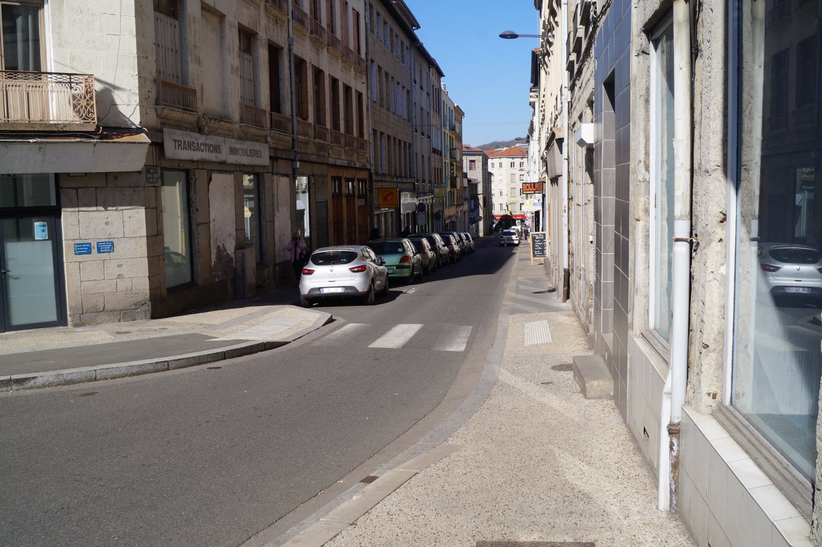 Véhicule Projeté Contre Un Mur À Dijon (Rue Michel-Servet) : Le Conducteur Se Constitué Prisonnier Véhicule Projeté Contre Un Mur À Dijon (Rue Michel-Servet) : Le Conducteur Se Constitué Prisonnier