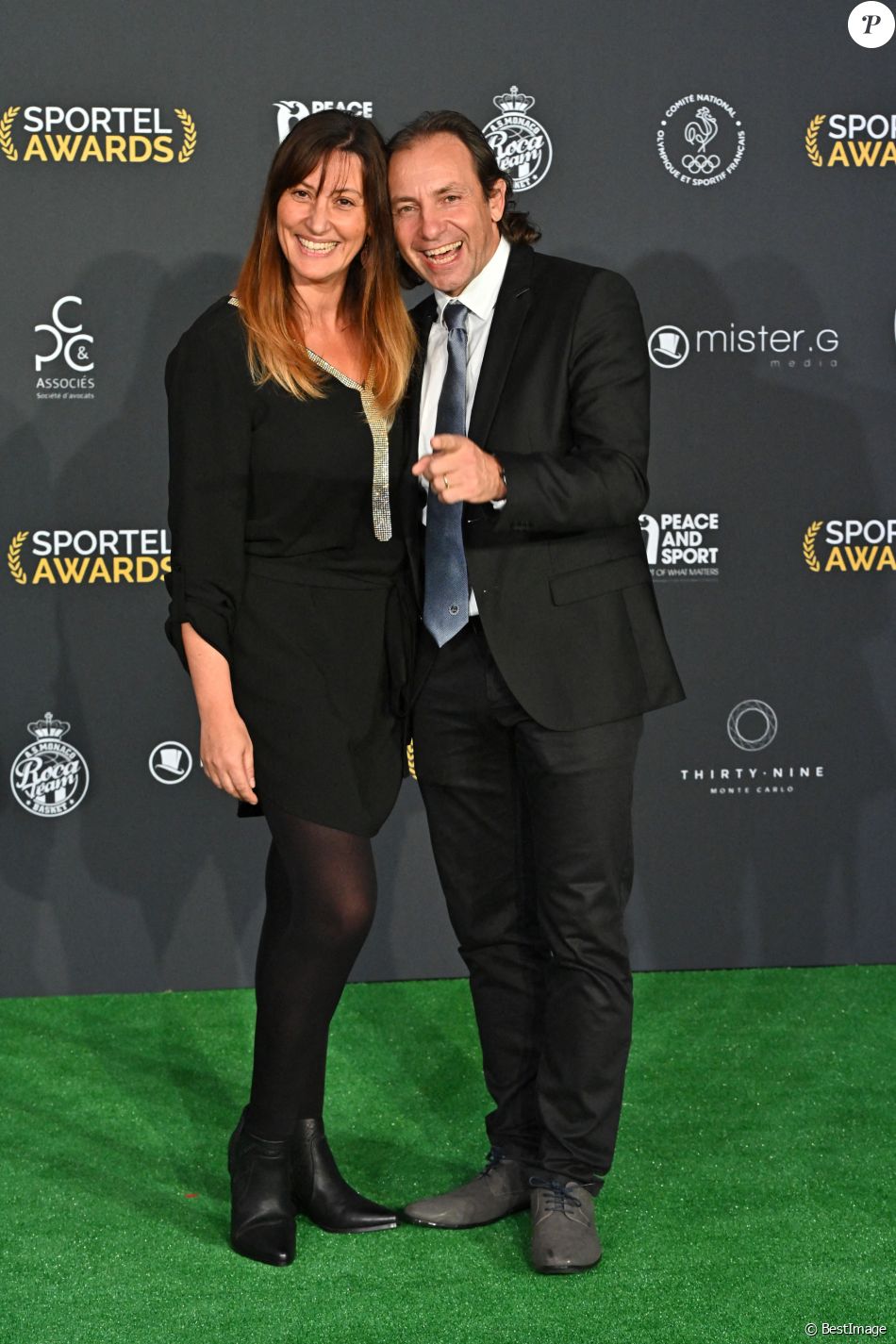 Vente Des Vins De Nuits-Saint-Georges : Philippe Candeloro Et Chantal Ladesou En Images Vente Des Vins De Nuits-Saint-Georges : Philippe Candeloro Et Chantal Ladesou En Images