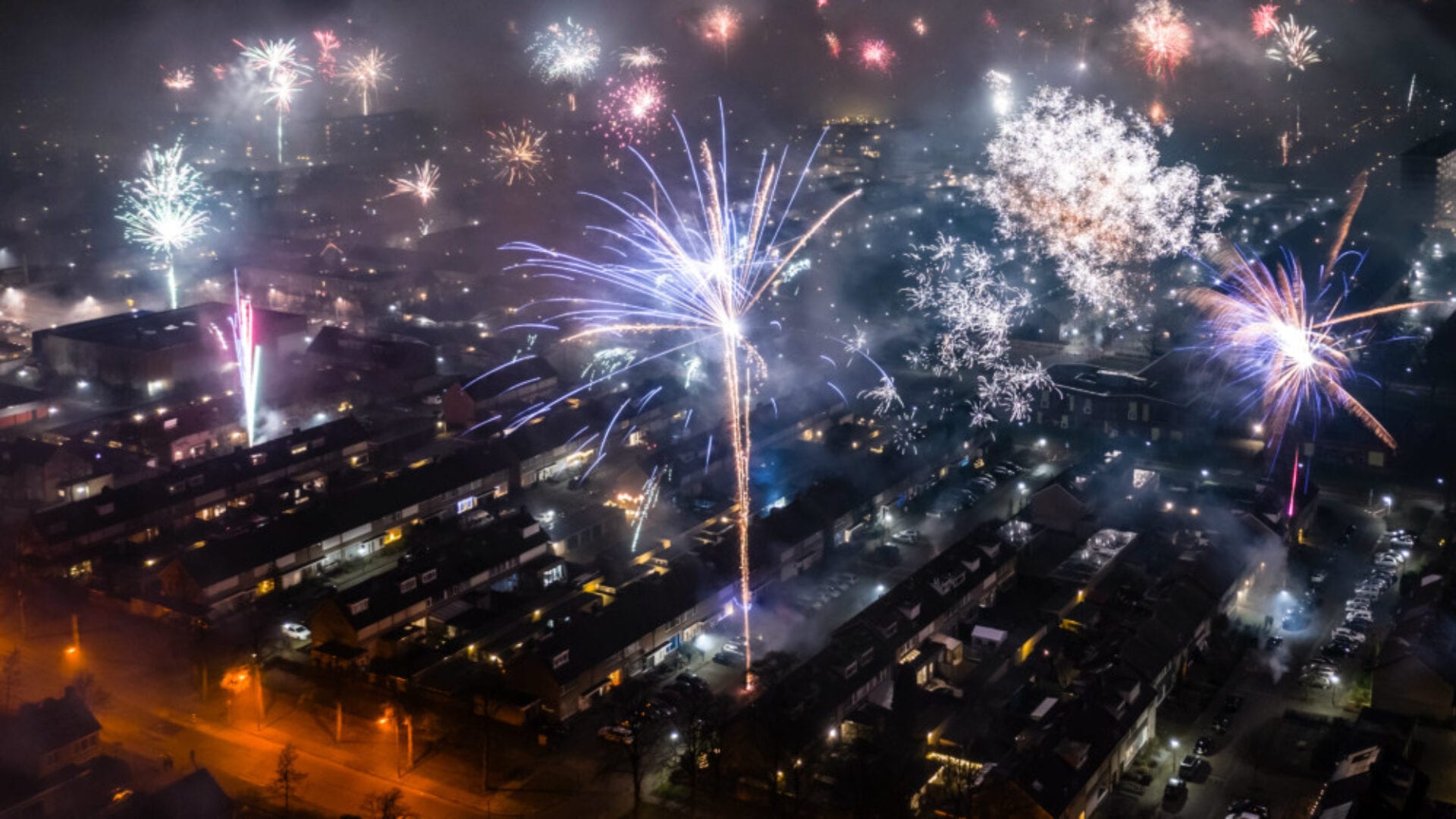 Vuurwerkverkoop Blijft Ondanks Dreigend Verbod Vuurwerkverkoop Blijft Ondanks Dreigend Verbod