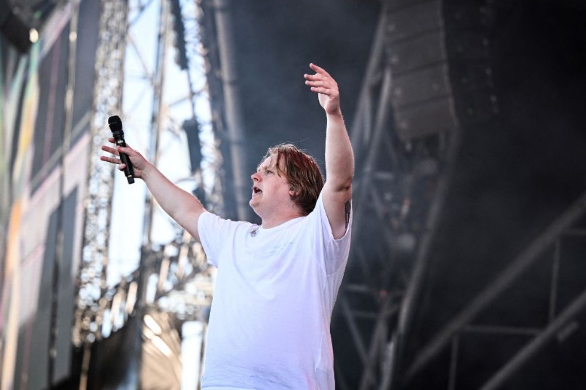 WWE SmackDown: La Emotiva Reaparición De Lewis Capaldi Después De Problemas De Salud WWE SmackDown: La Emotiva Reaparición De Lewis Capaldi Después De Problemas De Salud