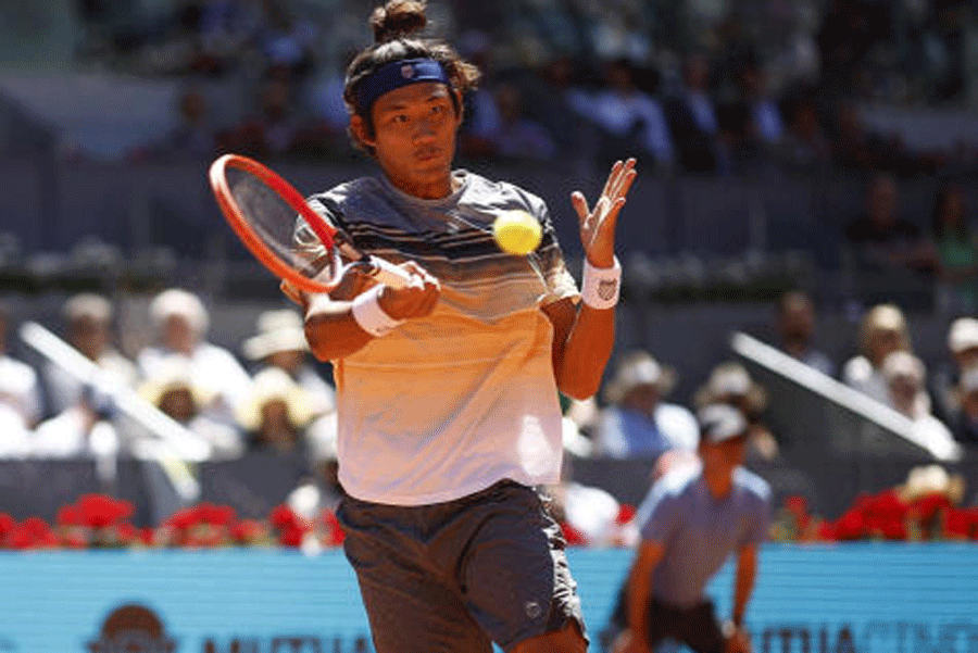 Zheng Defeats French Opponent, Reaches Rome Last 16 Zheng Defeats French Opponent, Reaches Rome Last 16